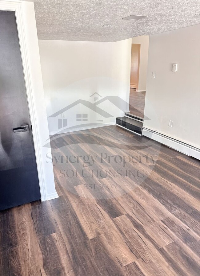 Building Photo - Unity Dr 810-812