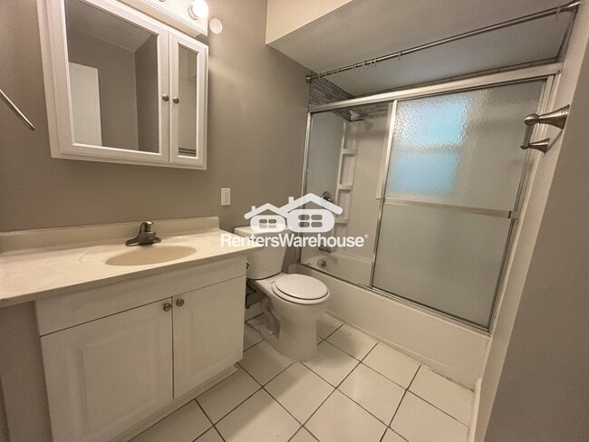 Building Photo - 229 College Ave