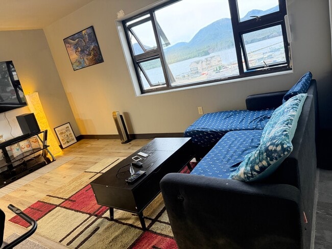 Building Photo - 119 Austin St