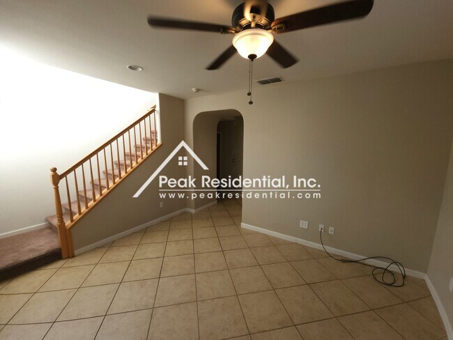 Foto del edificio - A Wonderful 3bd/2.5ba Newer Natomas Home w...