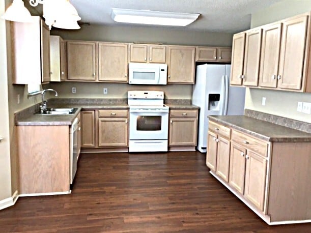 Building Photo - 128 Summer Trace Dr