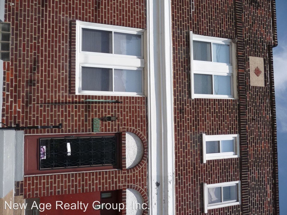 Primary Photo - 6547 Lansdowne Ave