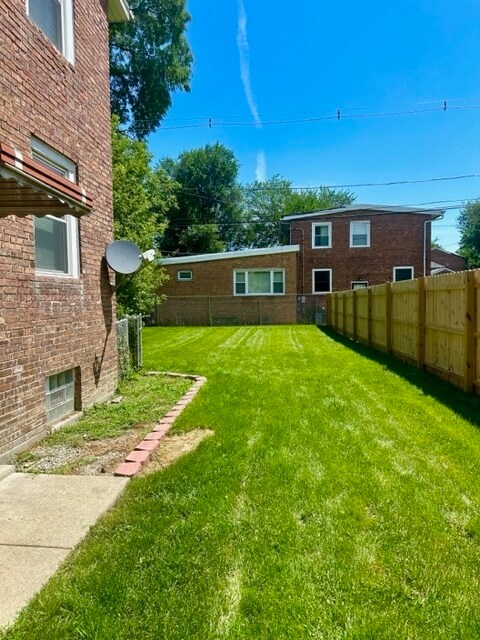 Building Photo - 9233 S Prairie Ave