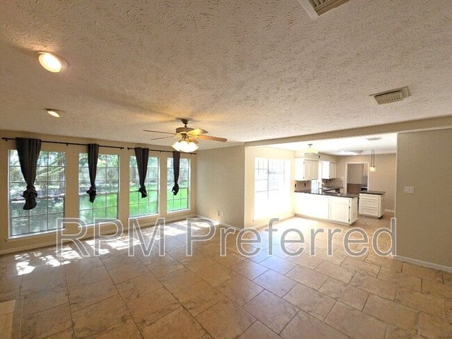 Building Photo - 2502 Fairwind Dr