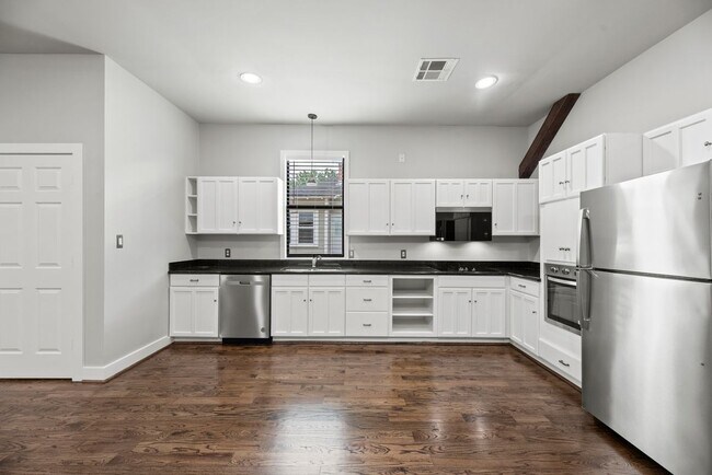 Foto del edificio - 633 E 11th St