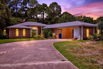 Building Photo - 219 Tantallon Dr