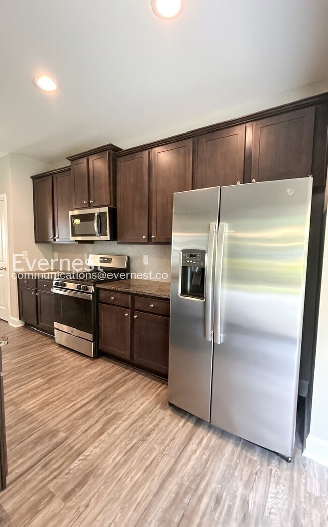 Building Photo - Limited Time Special Offer / 4 Bed, 3.5 Bath Home with Garage / Pet-Friendly / Vouchers Accepted ...