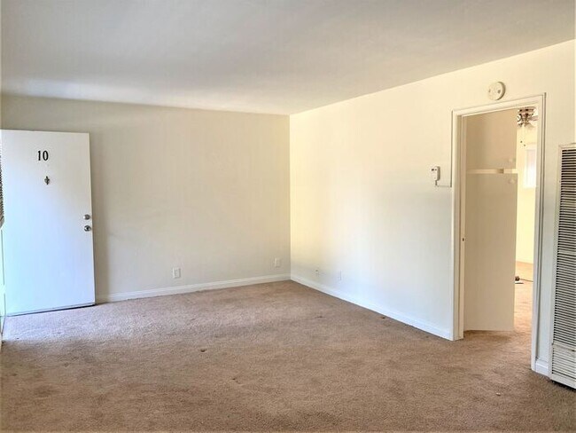 Building Photo - 336 Claydelle Ave