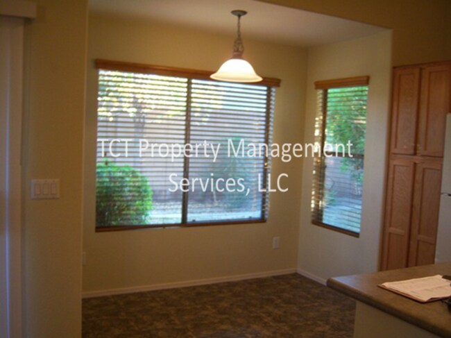 Foto del edificio - Great 3 Bedroom home in Estrella Vista!
