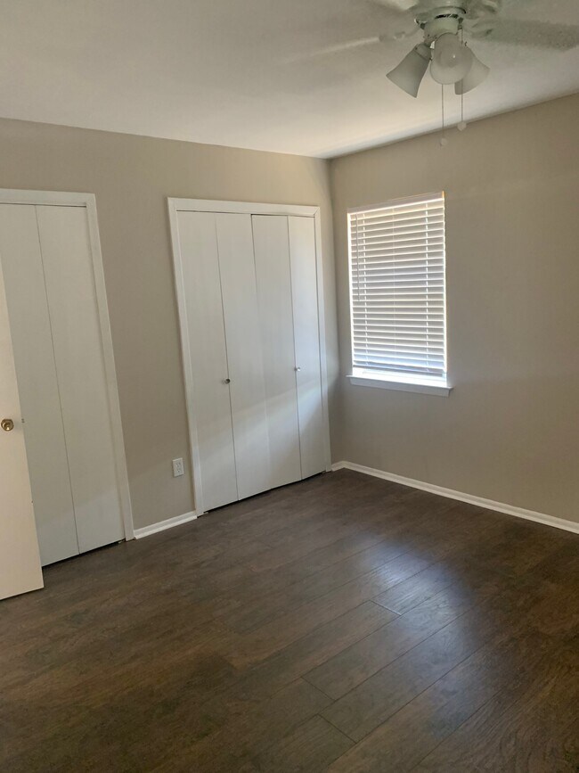 Foto del edificio - 3322 Ridgefield St