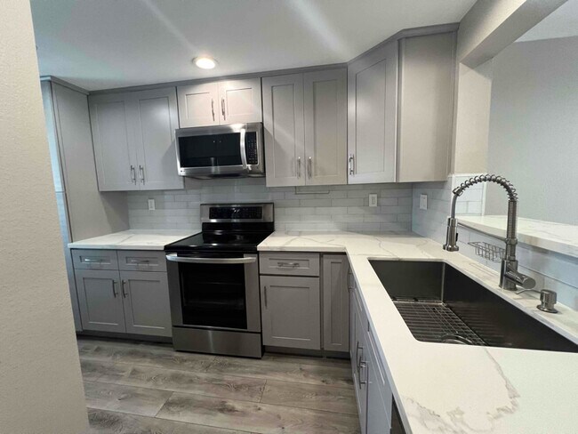 Building Photo - 79 Bentwood Ln