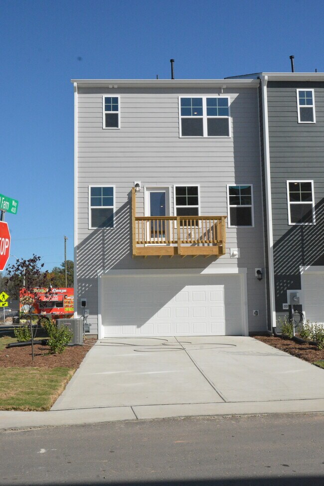 Building Photo - 1300 Rosepine Dr
