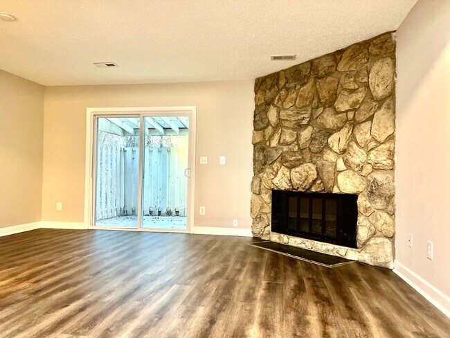Foto del edificio - Great 3Br 2.5 BA Townhome in High Point!
