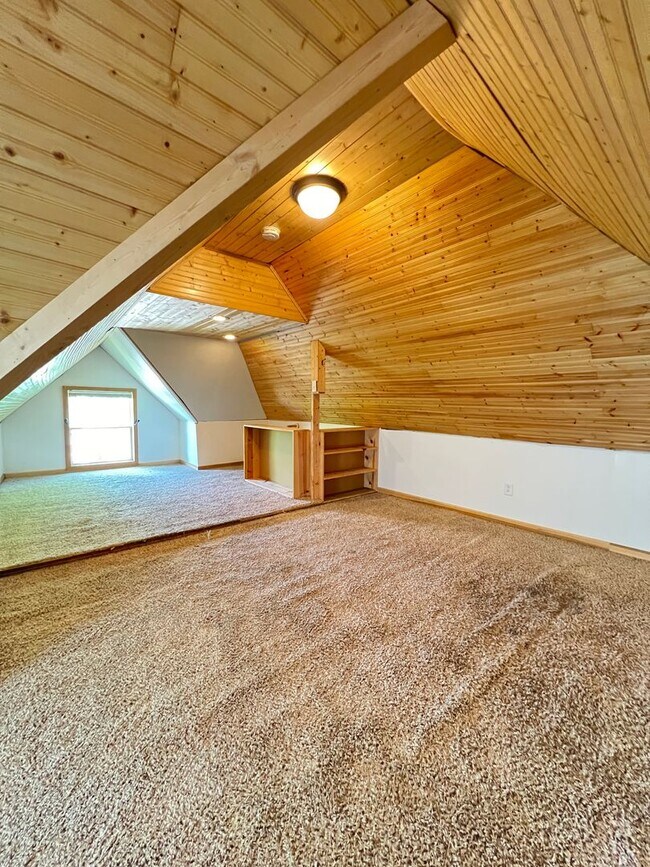 Foto del edificio - AVAILABLE JUNE - 4 Bed 2 Bath w/ Bonus Room & Garage