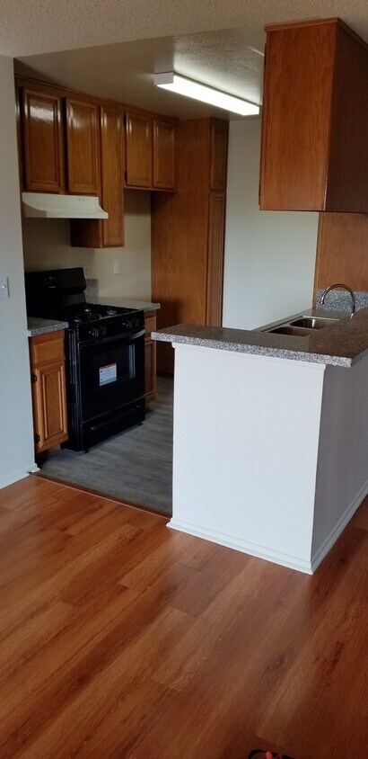 Foto principal - 7300 Valmont St