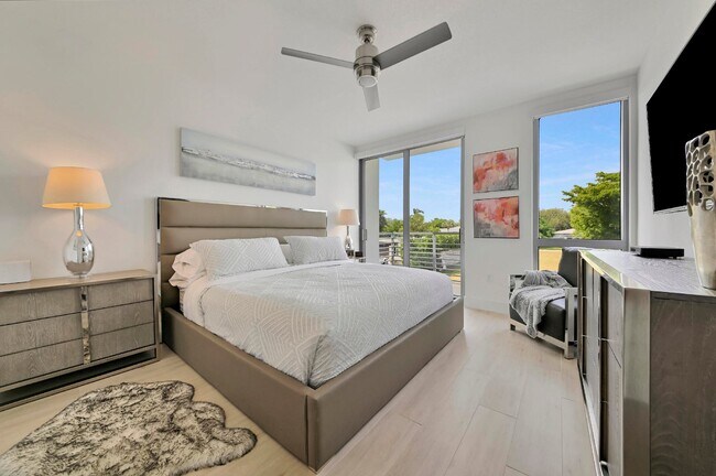 Building Photo - Southeast 1st Avenue, Delray Beach, FL 33444 - 2 BR 2 BA condo