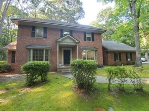 Building Photo - 225 Woodglen Dr