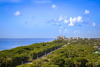 Building Photo - 2121 N Ocean Blvd