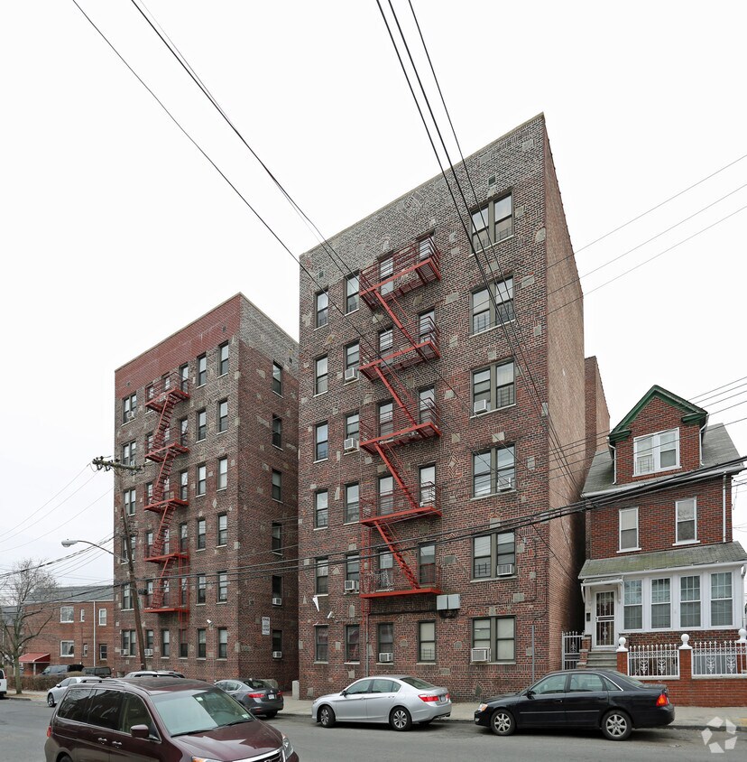Primary Photo - 834-836 Penfield St