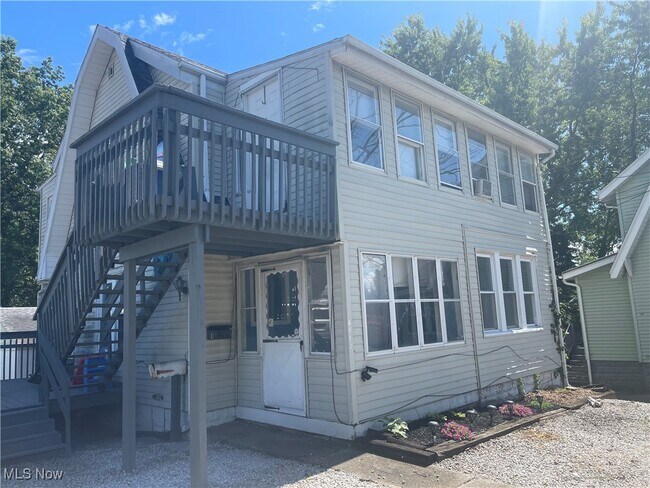 Building Photo - 1365 East Ave