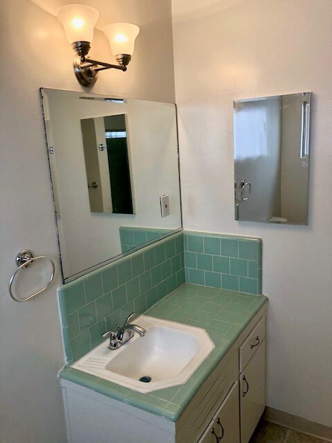 Building Photo - 8520 Sherwood Dr