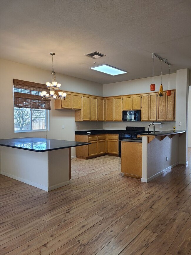 Foto del edificio - Willow Springs 4 Bdrm, 3 Bath
