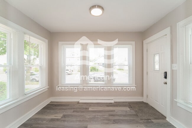 Foto del edificio - 2208 Carlisle Ave