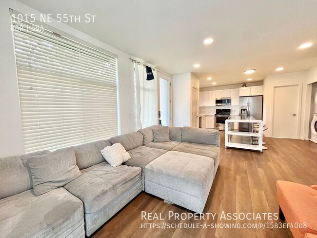 Foto del edificio - 1015 NE 55th St
