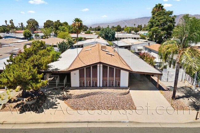 Foto del edificio - Spacious 2 Bedroom Home in a Desirable 55+ Hemet Community