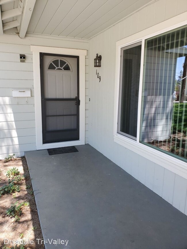 Building Photo - 3 br, 2 bath House - 109 Roslyn Dr.