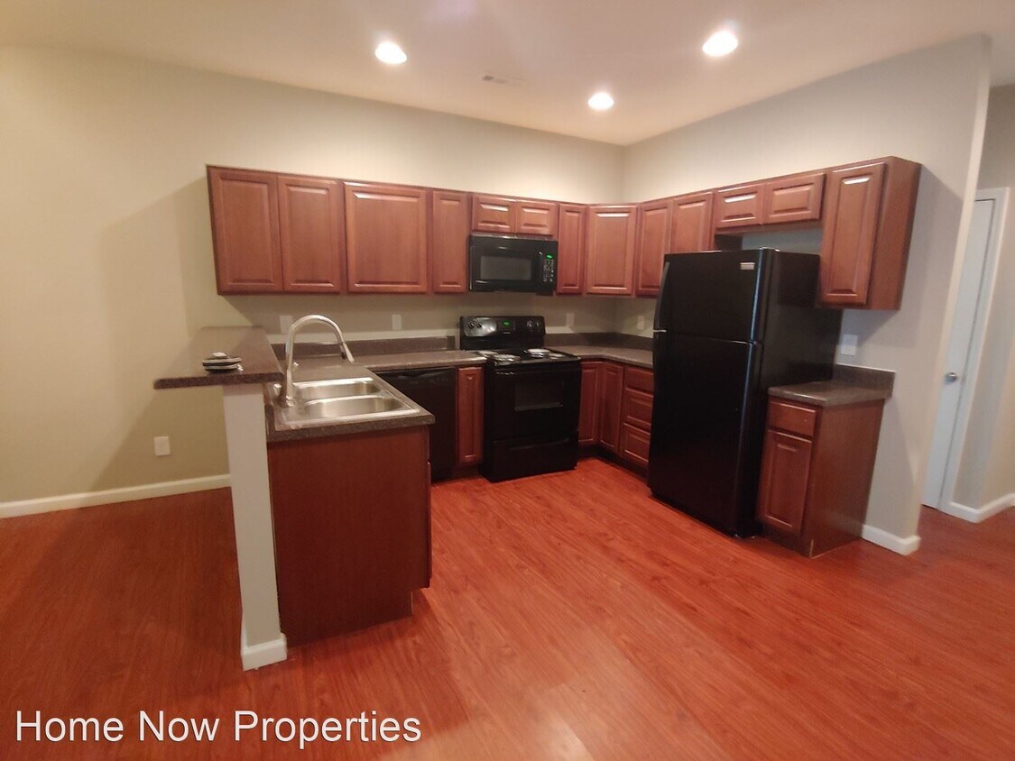 Primary Photo - 2 br, 2.5 bath House - 4960 West Street