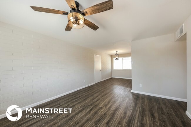 Building Photo - 1328 E Christy Dr