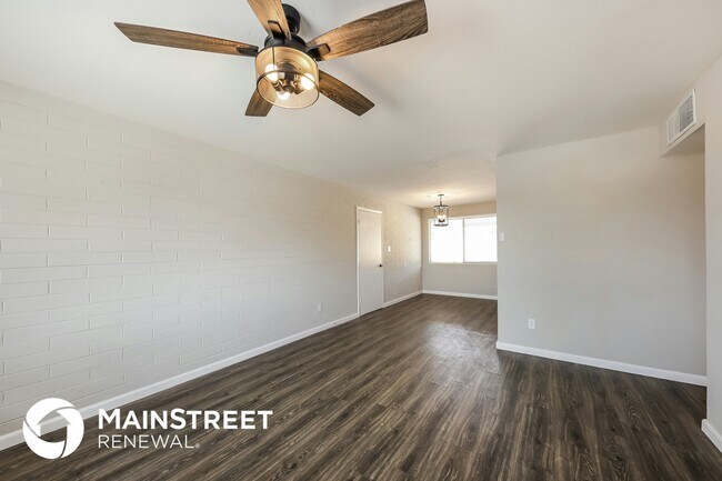 Foto del edificio - 1328 E Christy Dr