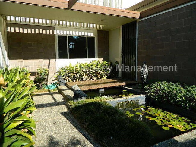 Building Photo - 6390 S Land Park Dr