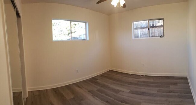 Foto del edificio - $1000 Rebate! Charming cottage style home w/ huge private yard in La Mesa (4812)