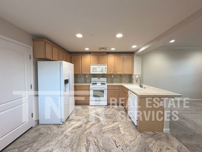 Building Photo - Modern 3 Bedroom Home in Great Citrus Heig...