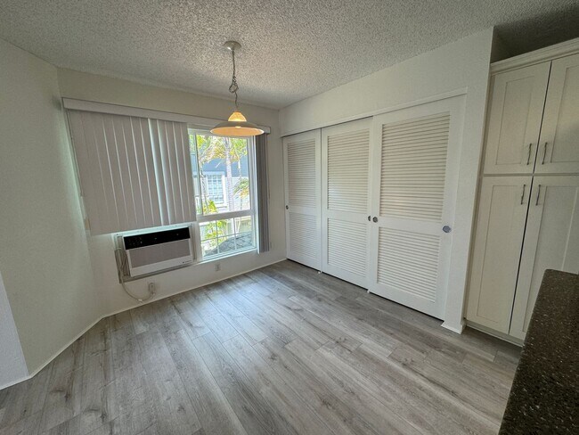 Building Photo - 468 Mananai Pl