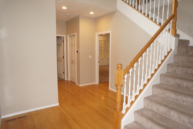 Foto del edificio - NW Portland Forest Heights Beauty. Flat backyard!