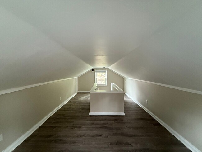Foto del edificio - Renovated 3-Bedroom Home – We Welcome Sect...