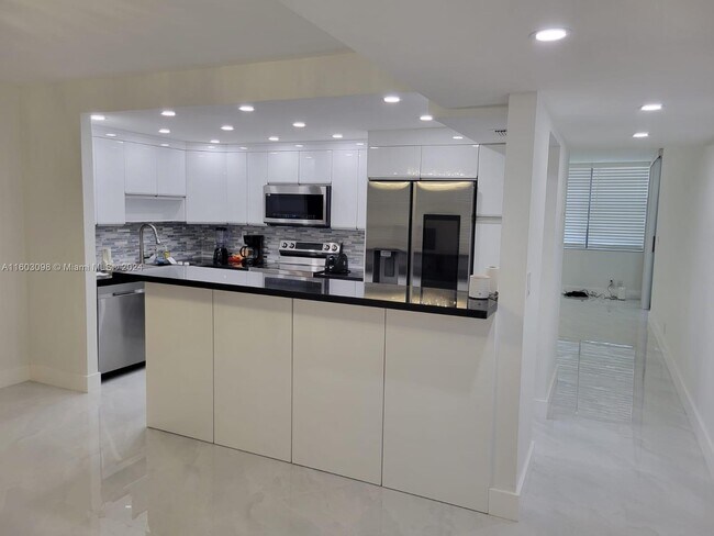 Foto del edificio - 20381 NE 30th Ave