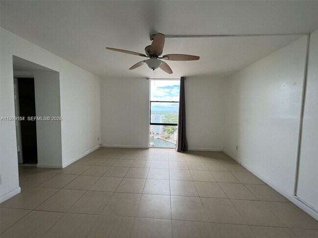 Foto del edificio - 13499 Biscayne Blvd