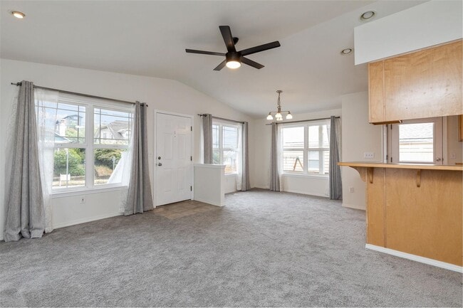 Building Photo - Spacious 6 Bed 3 Bath home in Ravenna