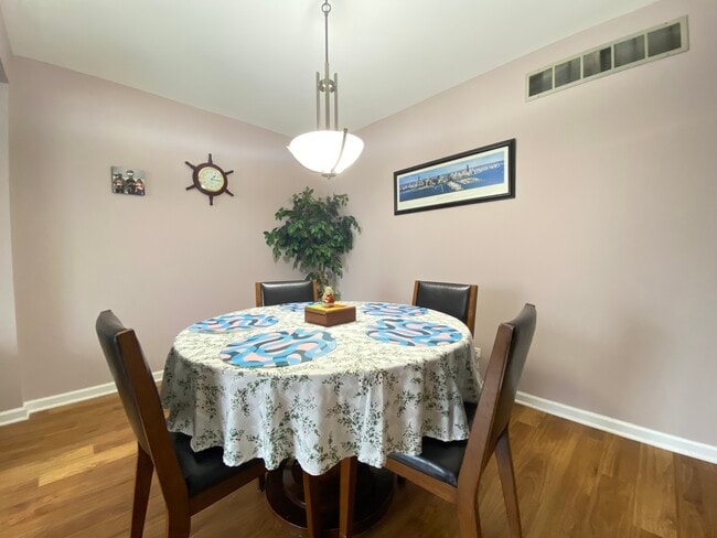 Building Photo - 1949 Governors Ln