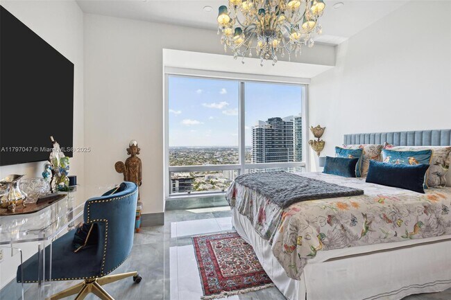 Building Photo - 1425 Brickell Ave