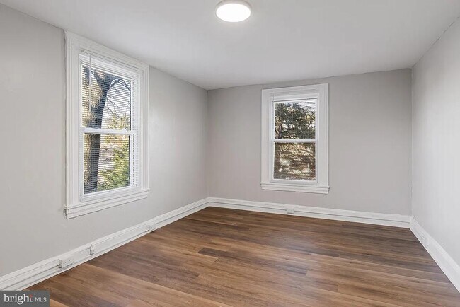 Building Photo - 212 Warren St