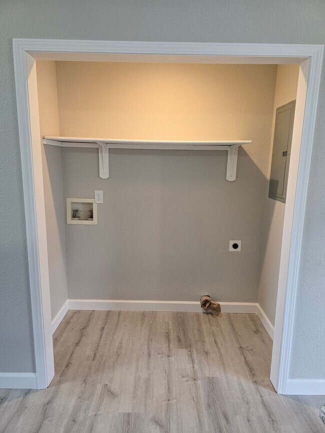 Foto del edificio - 2 Bedroom , 1 Bathroom Apartment!