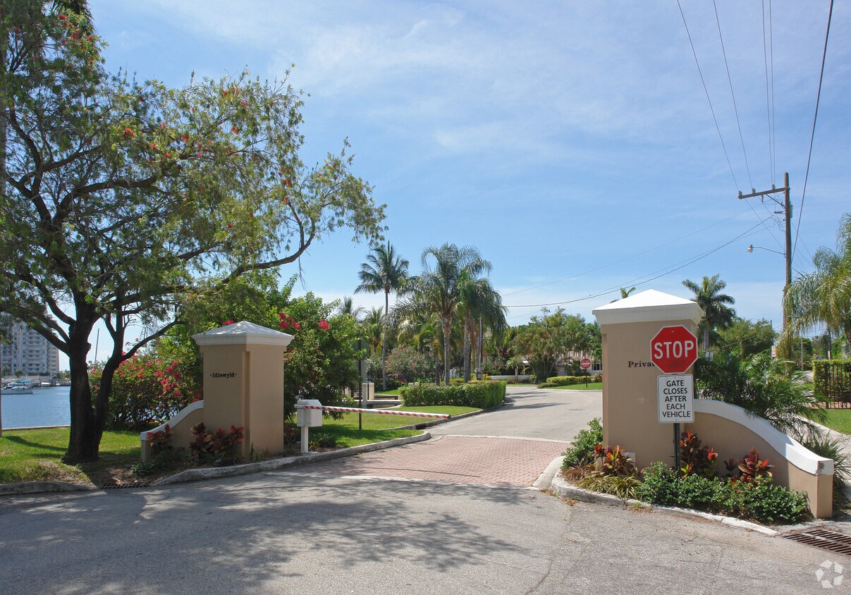 Complejo. No hay acceso a la propiedad. - 413 Idlewyld Dr