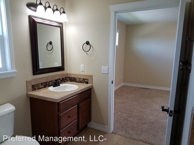 Building Photo - 4 br, 3 bath House - 402 Appletree Lane