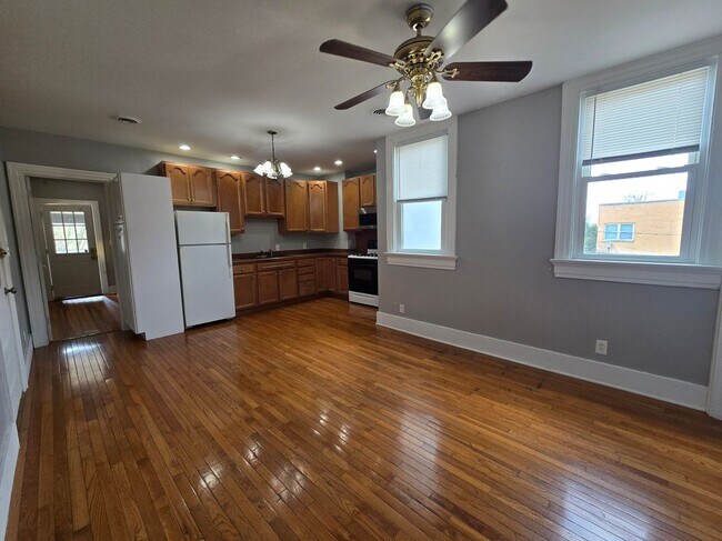 Foto del edificio - 1804 E 3rd St