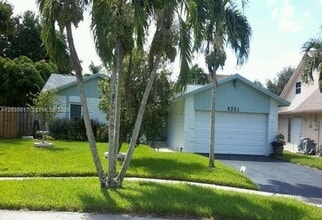 Building Photo - 9331 NW 33rd Manor